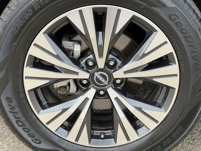 Used 2023 Nissan Rogue SV AWD/4WD image 7