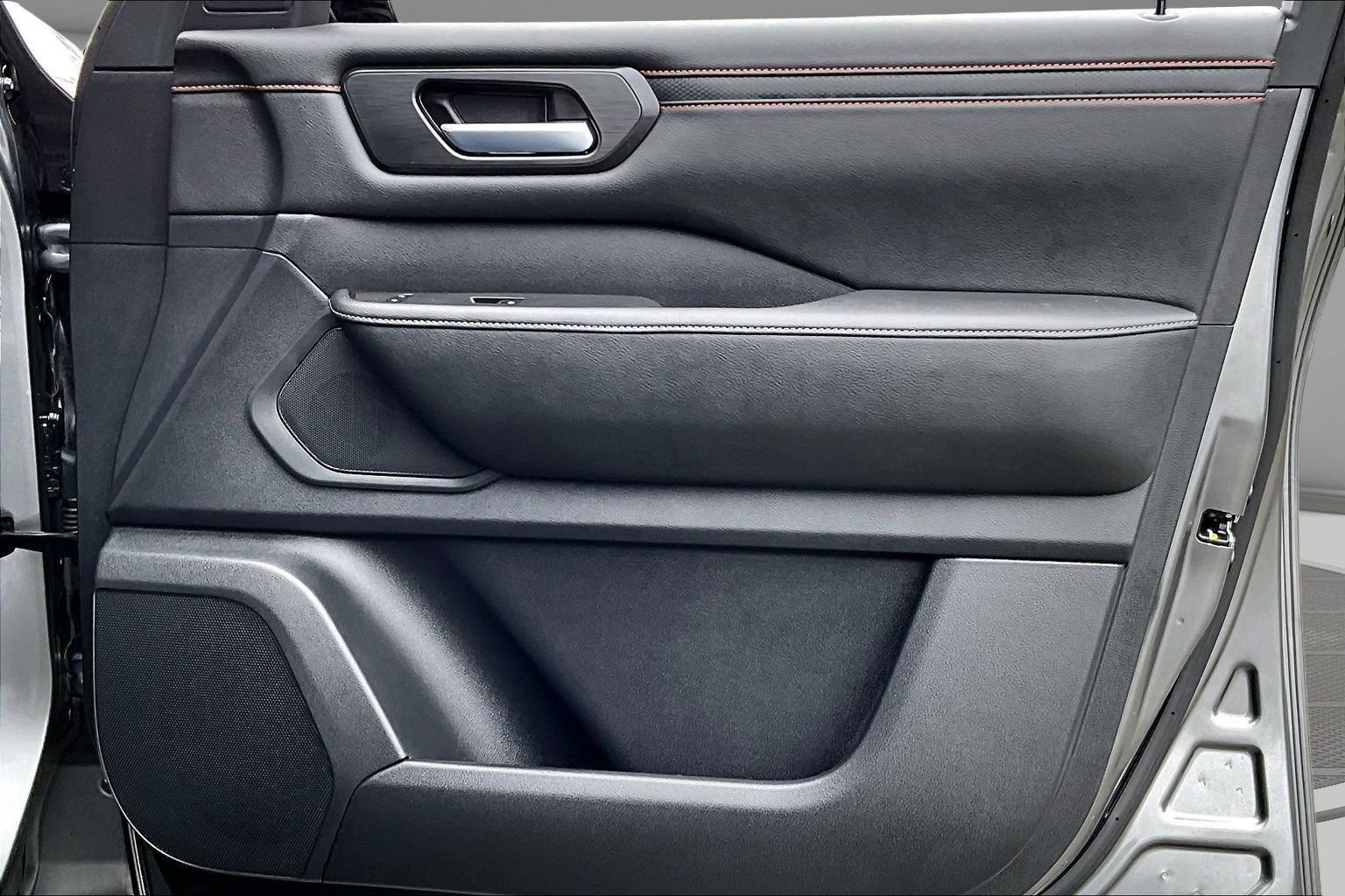 Used 2025 Nissan Armada PRO-4X w/ Pro-4X Premium Package image 28