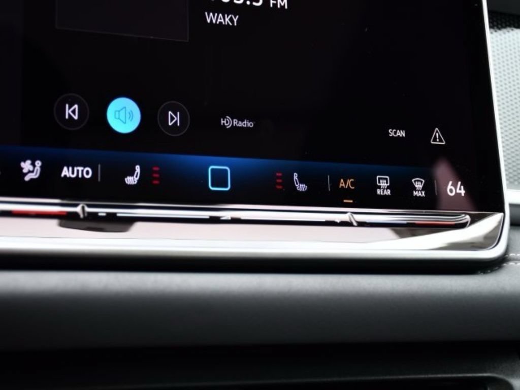 New 2025 Volkswagen Tiguan SE AWD/4WD image 14