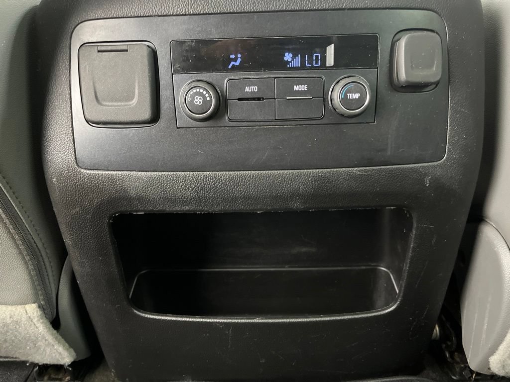 Used 2018 Chevrolet Suburban LT RWD image 26