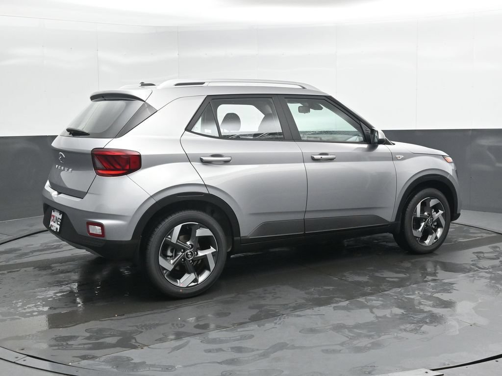 New 2026 Hyundai Venue SEL FWD image 2