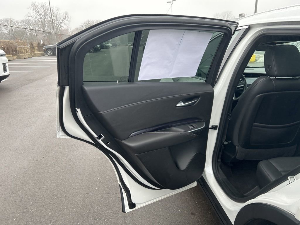 Used 2023 Cadillac XT4 Luxury w/ Cold Weather Package image 17