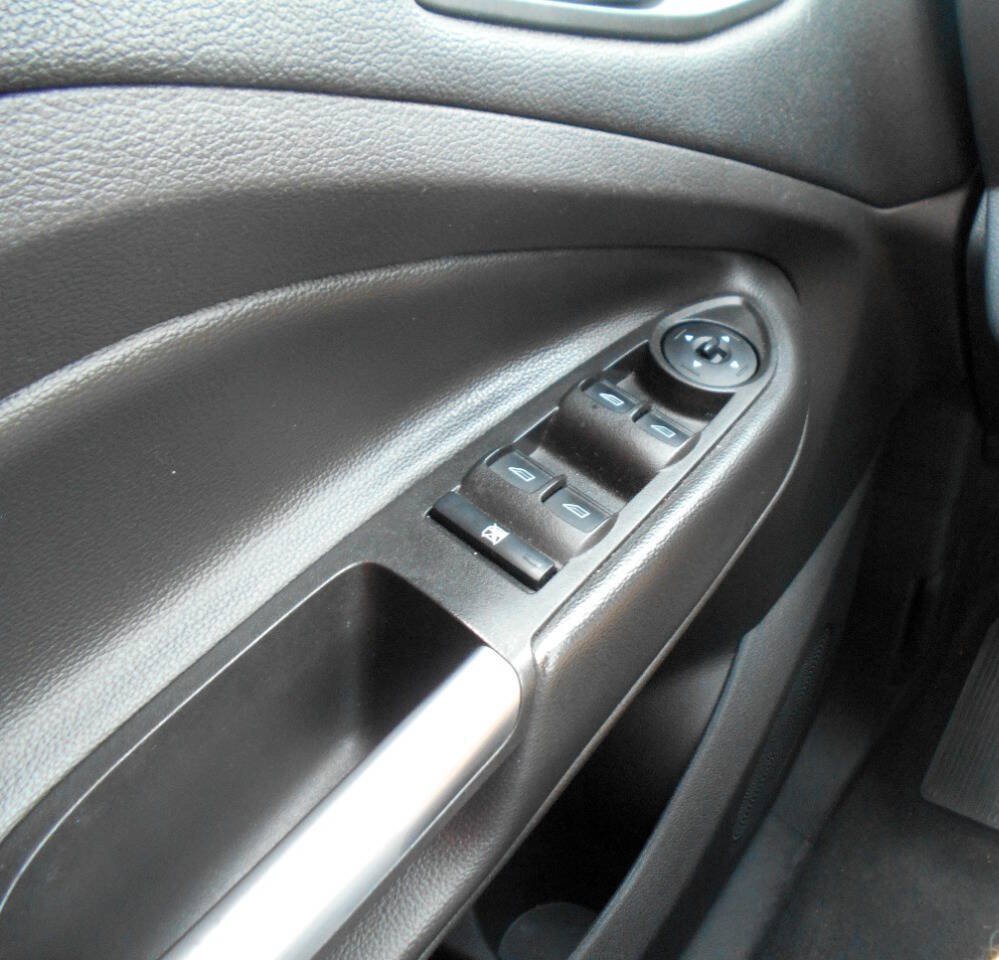 Used 2018 Ford Escape SE w/ SE Sync 3 Package FWD image 18