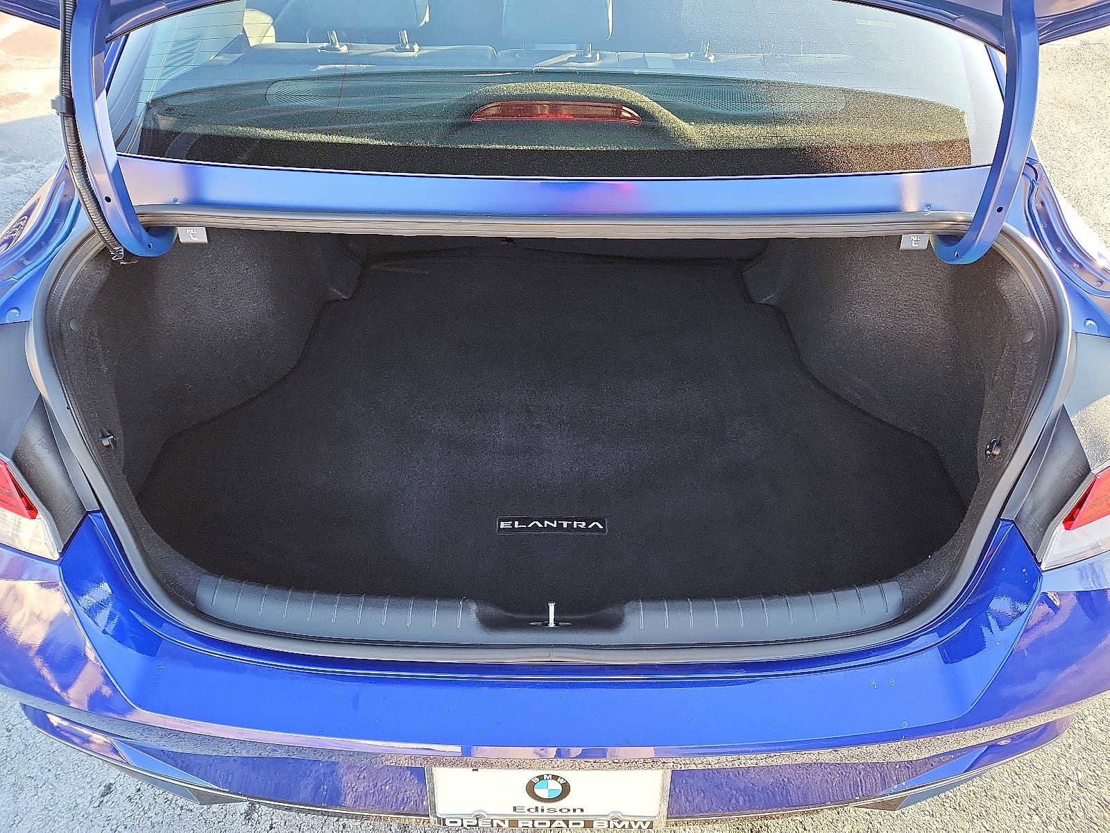 Used 2023 Hyundai Elantra Limited image 28