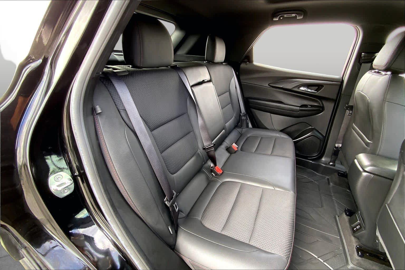 Used 2022 Chevrolet TrailBlazer RS w/ Sun and Liftgate Package FWD image 19
