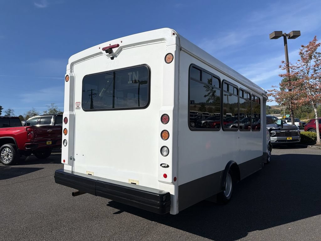 Used 2020 Chevrolet Express 4500 w/ Shuttle Bus Package RWD image 9