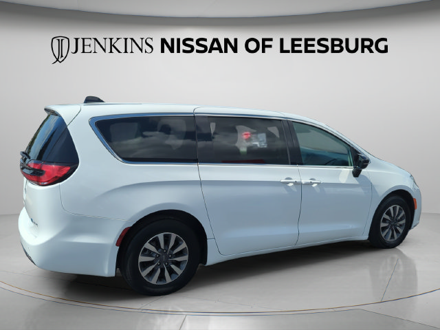 Used 2024 Chrysler Pacifica Limited FWD image 5