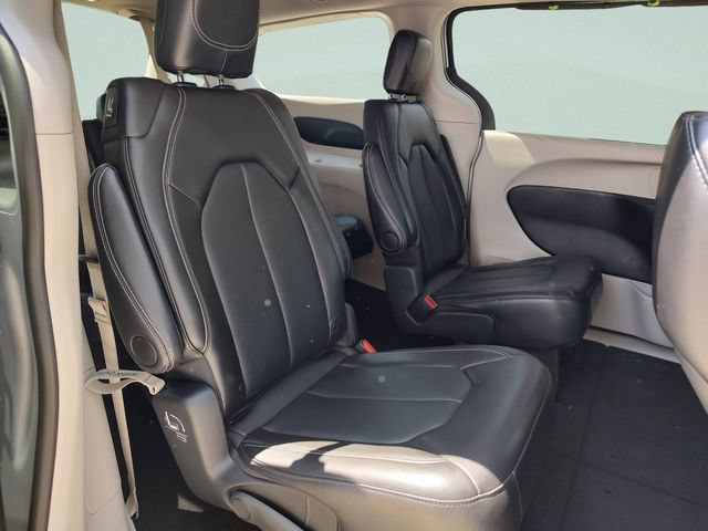 Used 2024 Chrysler Pacifica Touring-L FWD image 15