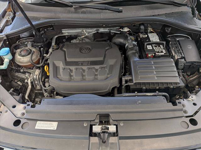 Used 2018 Volkswagen Tiguan SEL AWD/4WD image 25