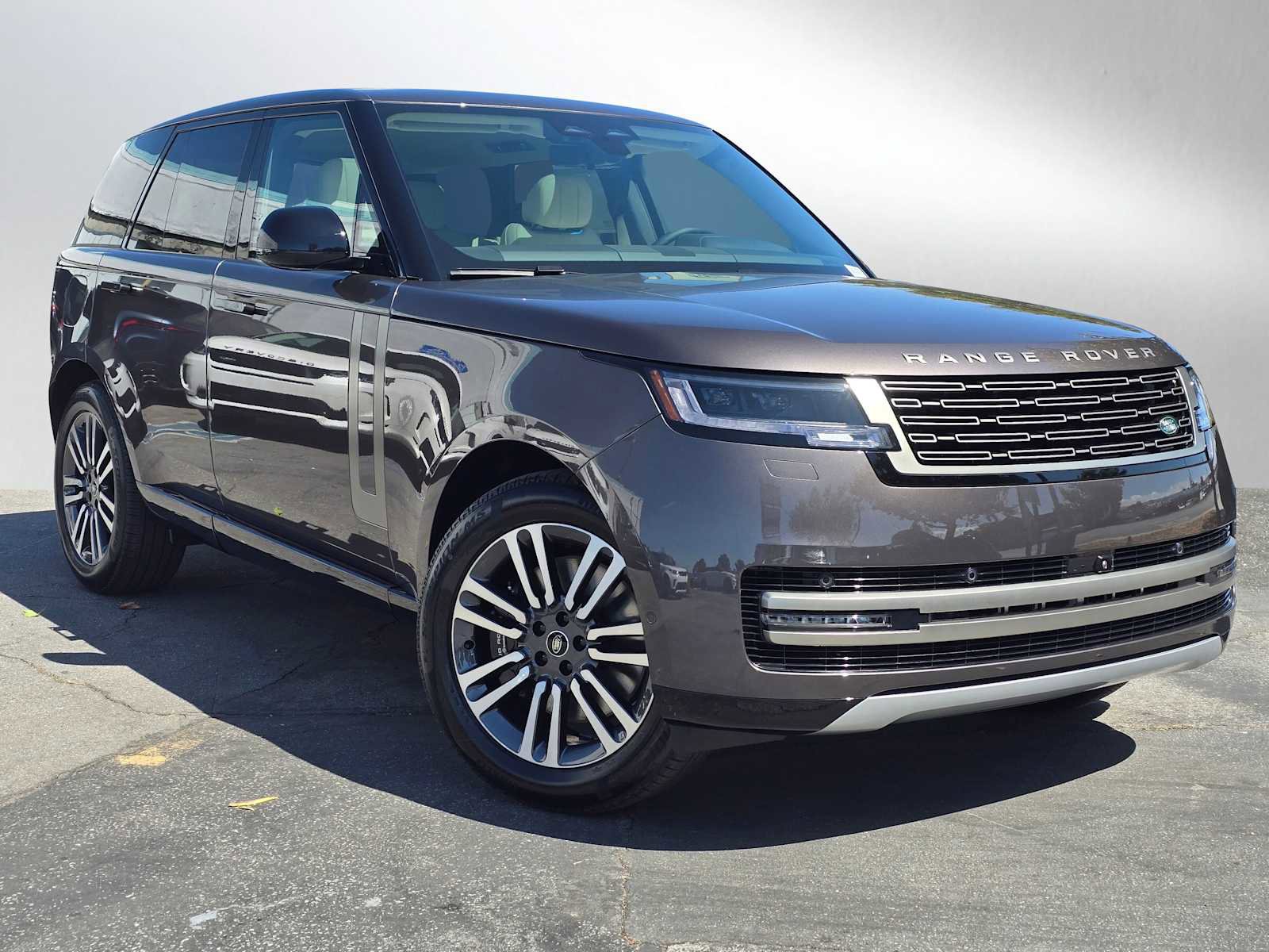 New 2025 Land Rover Range Rover SE image 1