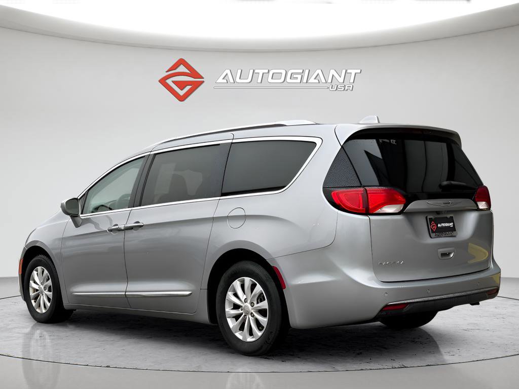 Used 2019 Chrysler Pacifica Touring-L FWD image 8