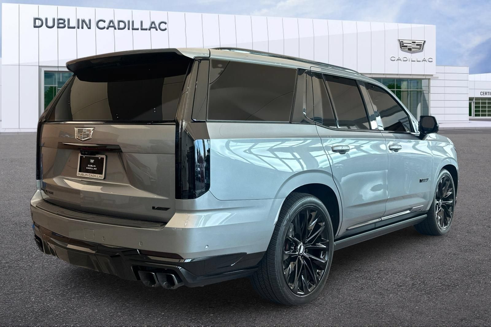 Certified 2025 Cadillac Escalade V w/ LPO, ONYX Package AWD/4WD image 4
