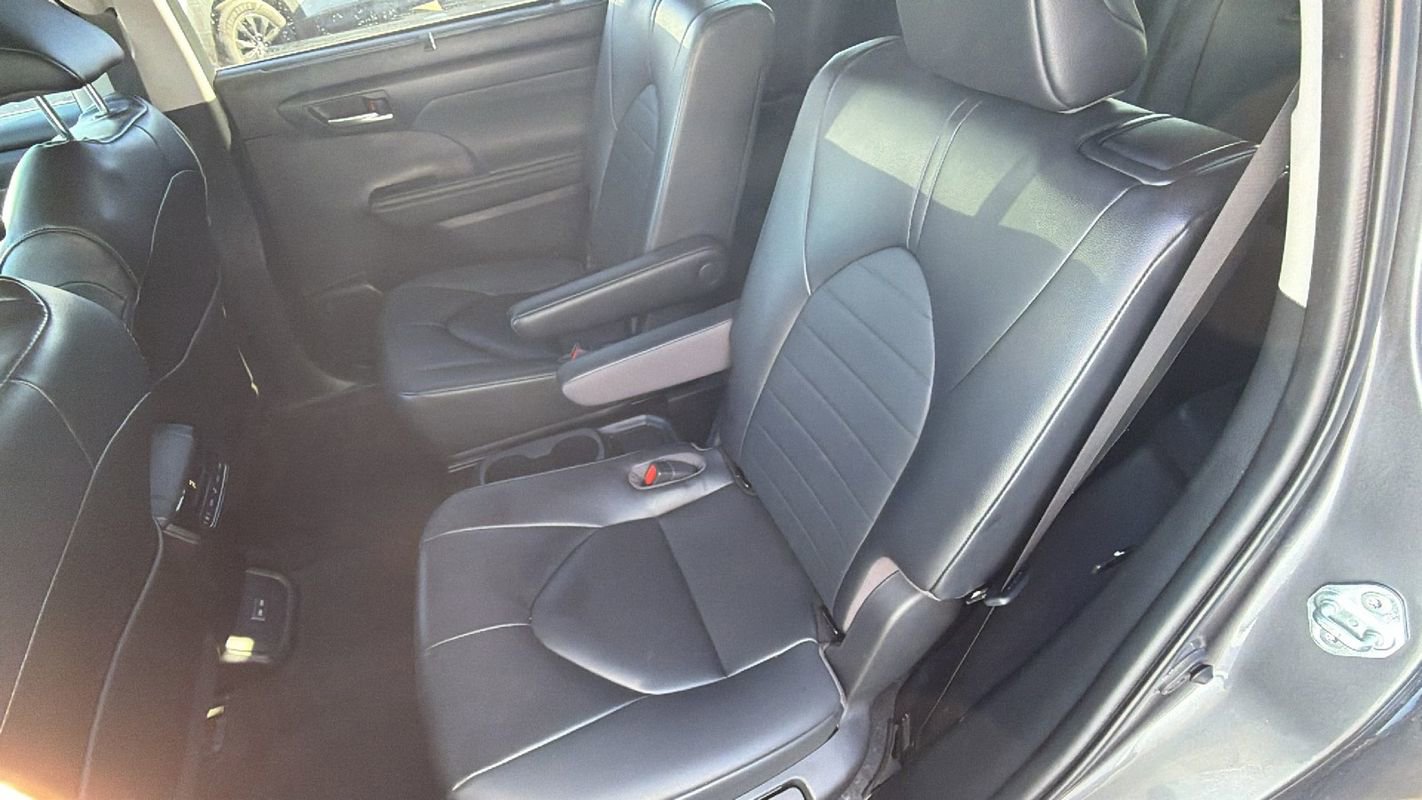 Used 2023 Toyota Highlander XLE image 12
