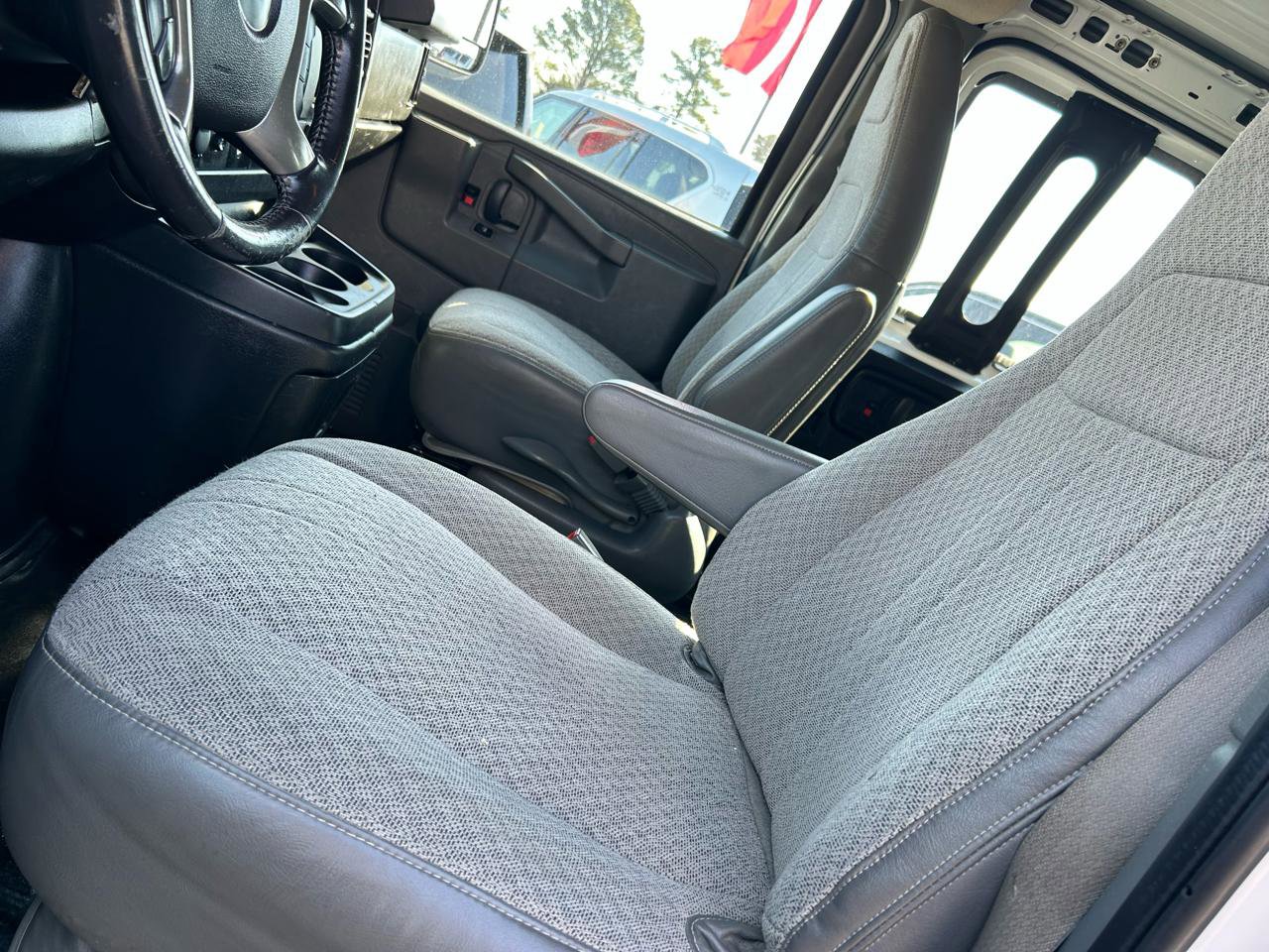 Used 2019 Chevrolet Express 2500 w/ Communications Package RWD image 6