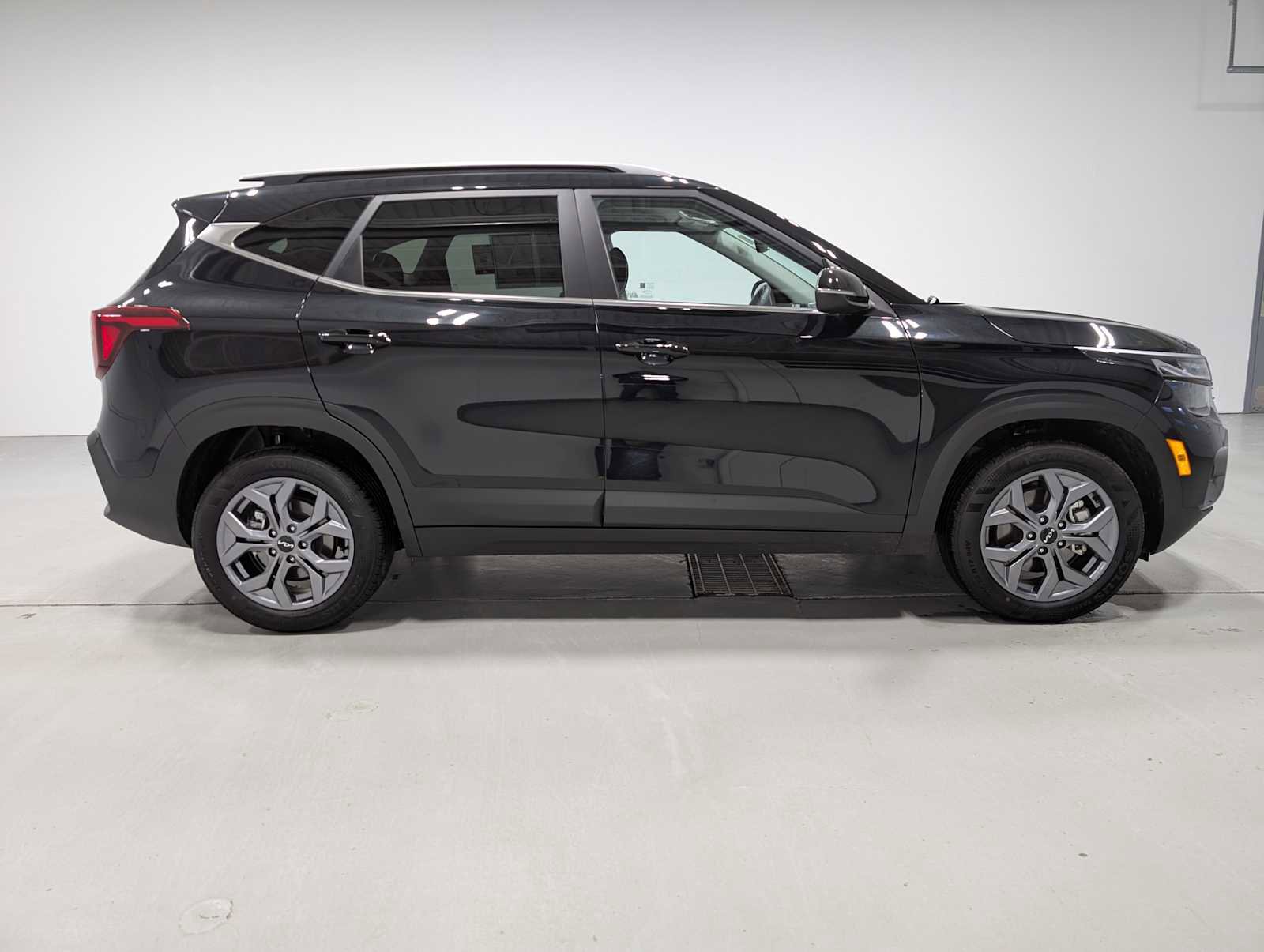 Certified 2024 Kia Seltos S image 7