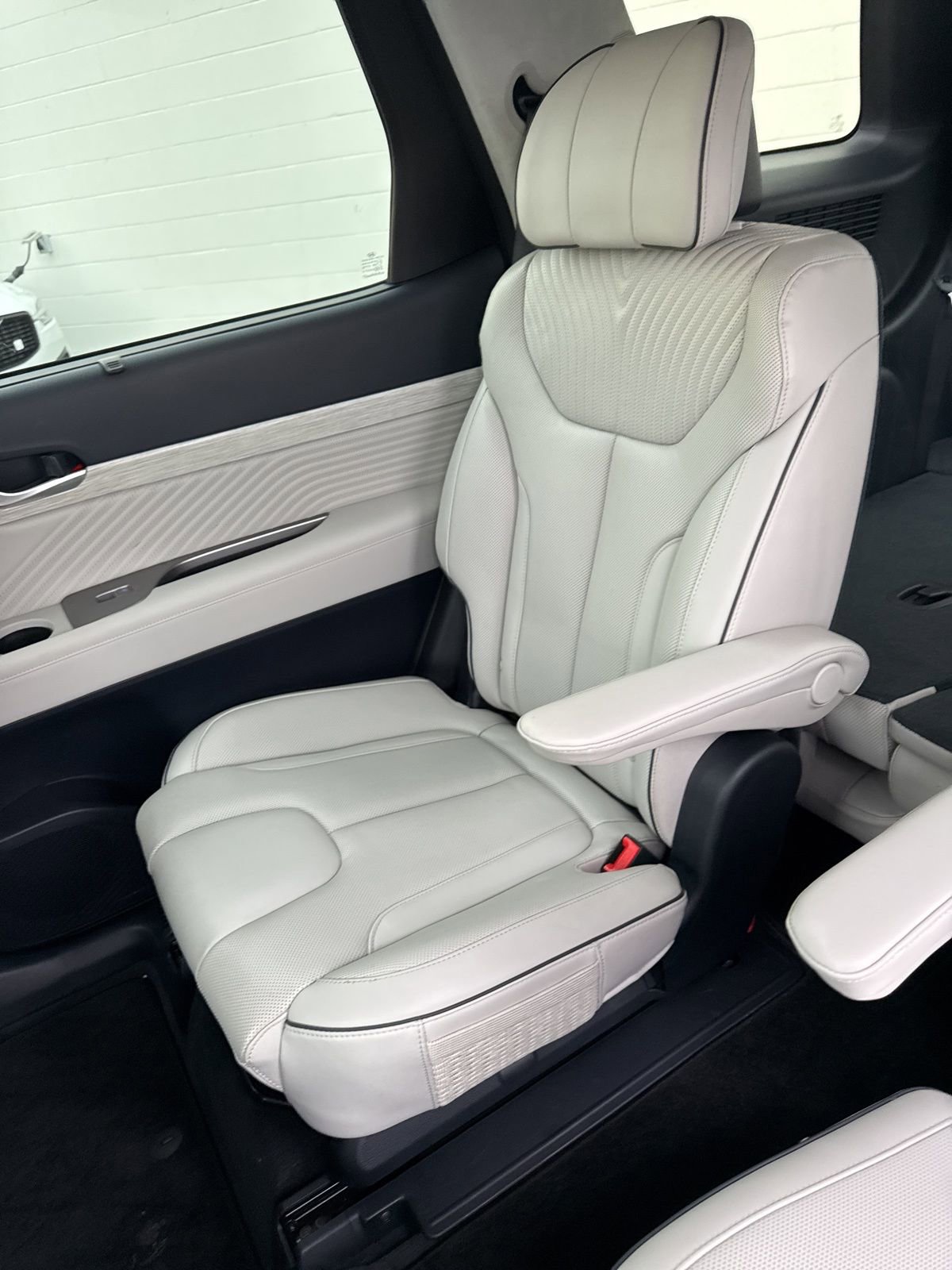 Used 2025 Hyundai Palisade Calligraphy image 21