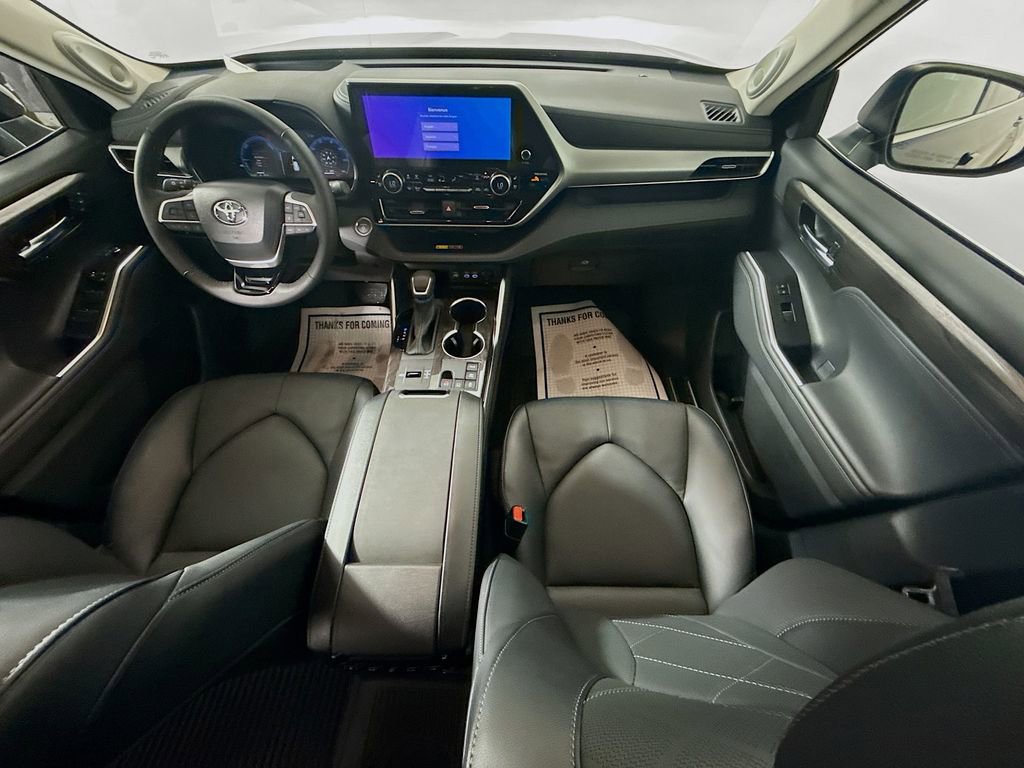 Certified 2026 Toyota Highlander Platinum AWD/4WD image 23