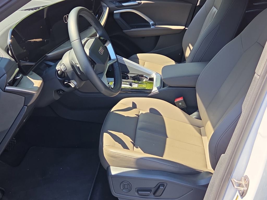 Certified 2025 Audi Q5 Premium w/ Convenience Package image 10