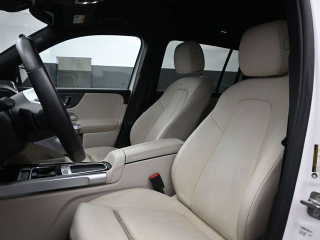 Used 2025 Mercedes-Benz GLB 250 4MATIC image 10