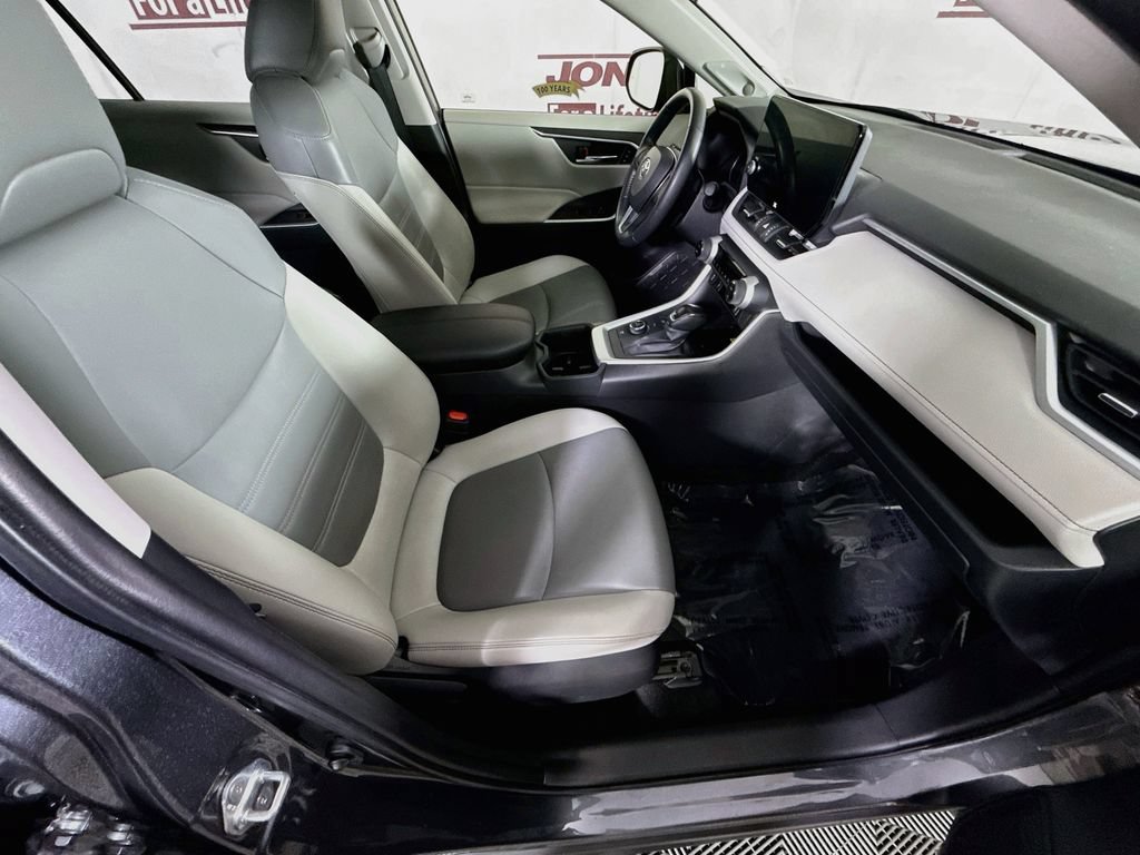 Certified 2023 Toyota RAV4 XLE Premium AWD/4WD image 31