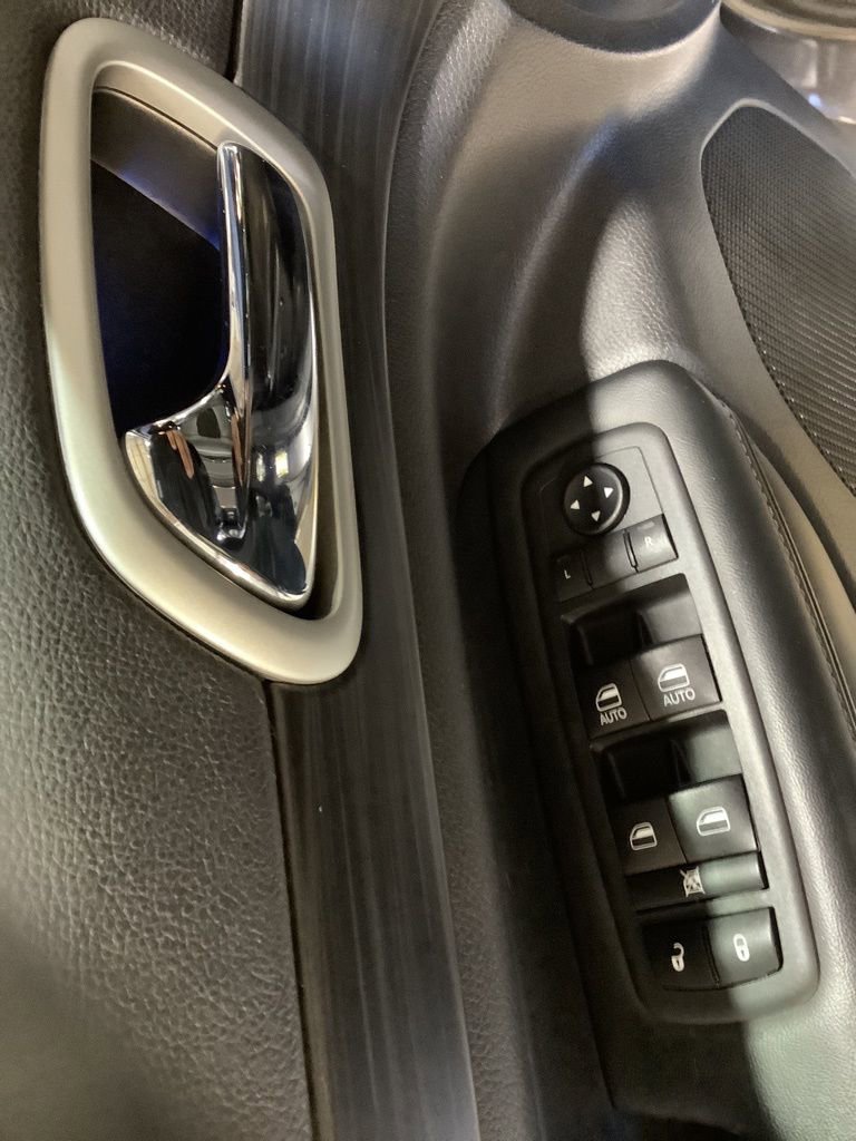 Certified 2020 Jeep Grand Cherokee Altitude AWD/4WD image 20