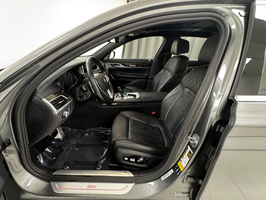 Used 2019 BMW 750i xDrive w/ Executive Package image 10
