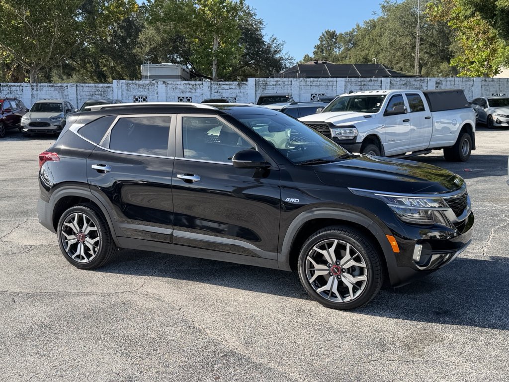 Certified 2023 Kia Seltos SX AWD/4WD image 2