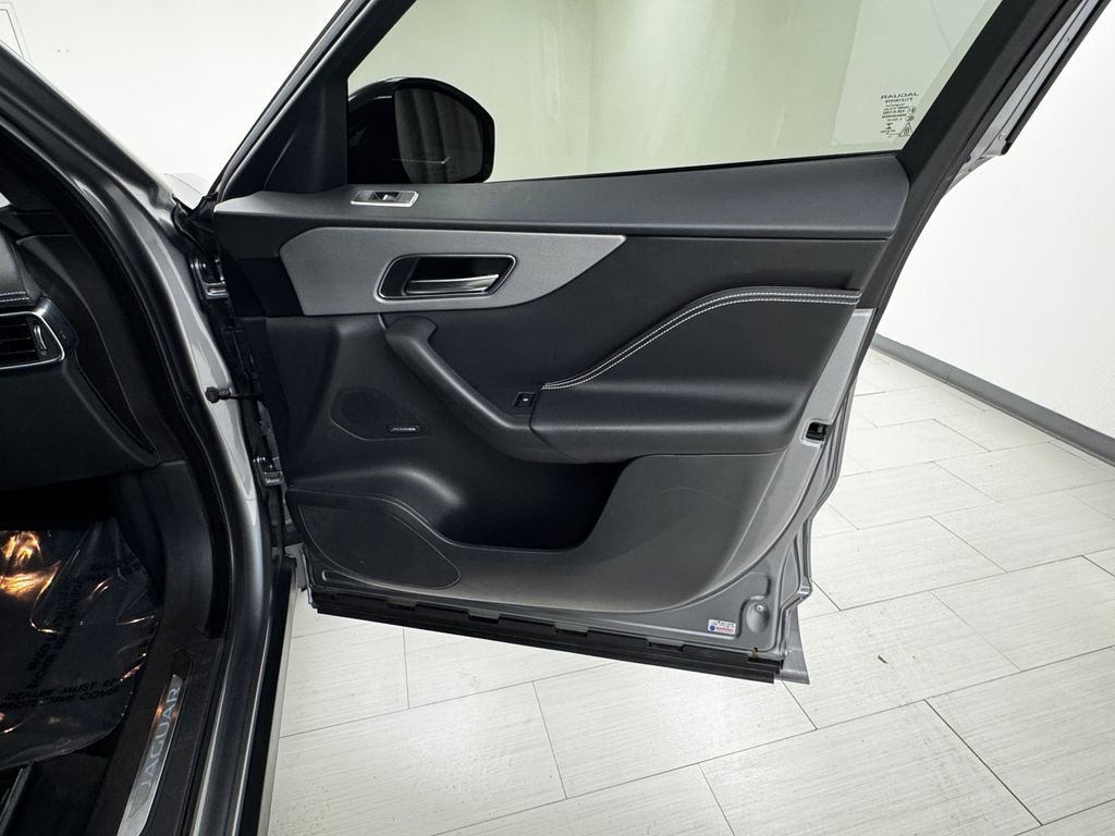 Used 2020 Jaguar F-PACE S image 13