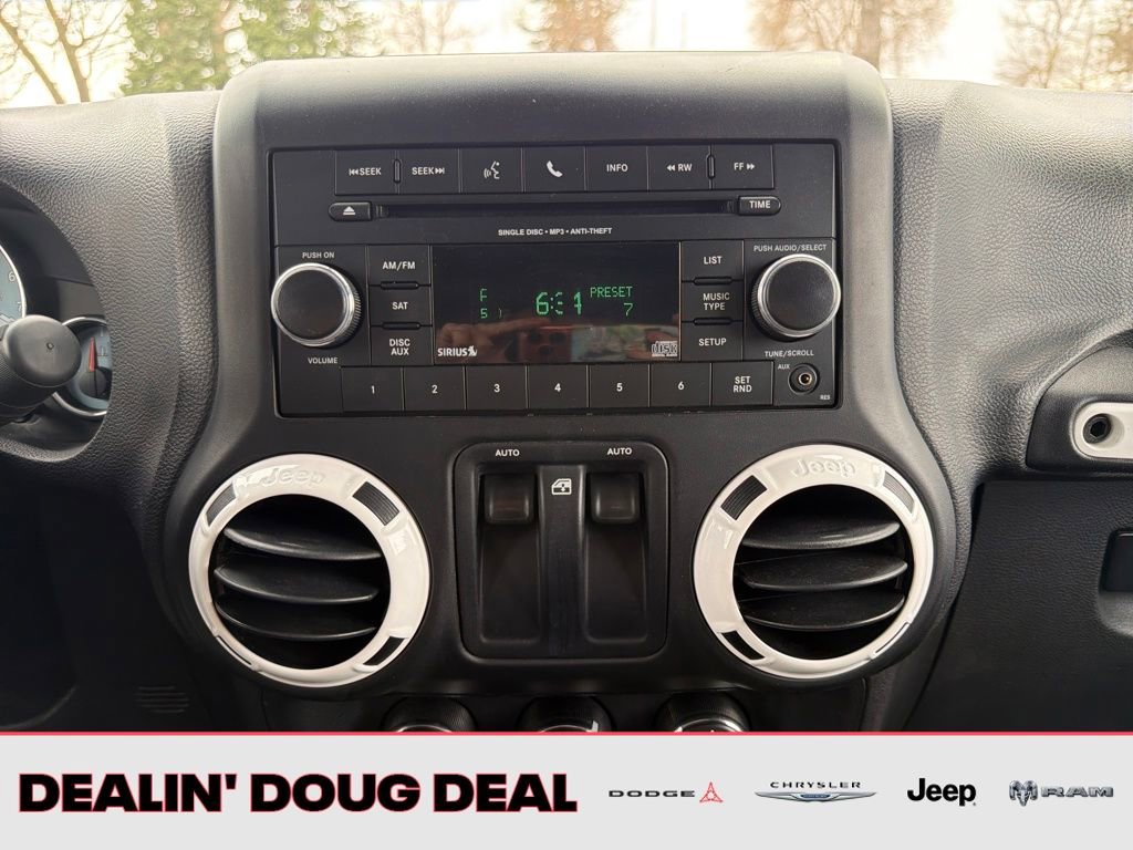 Used 2014 Jeep Wrangler Sahara image 24