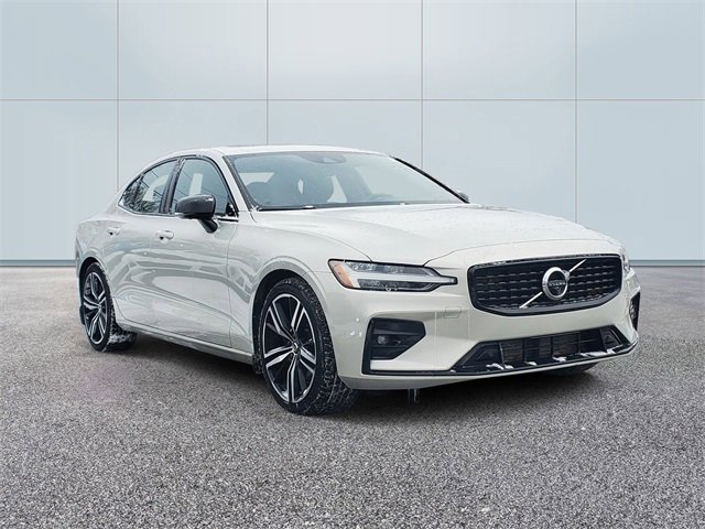 Used 2021 Volvo S60 T5 R-Design image 3