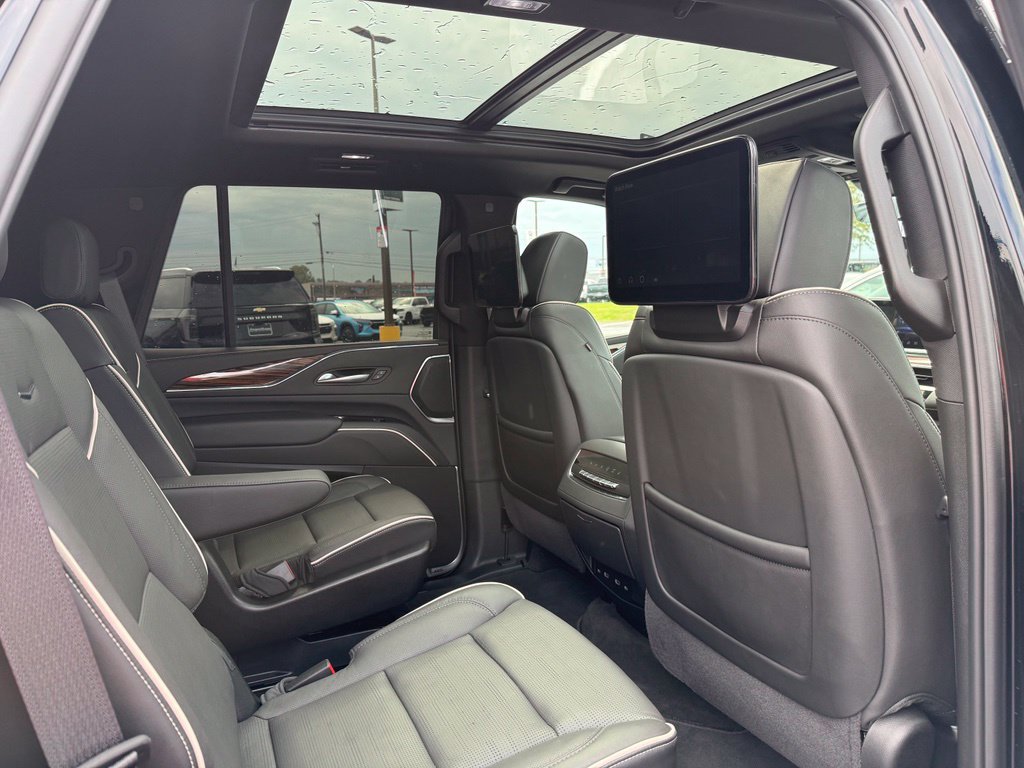 Used 2024 Cadillac Escalade Premium Luxury w/ Performance Package AWD/4WD image 25