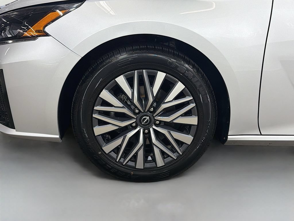 Used 2024 Nissan Altima 2.5 SV FWD image 29