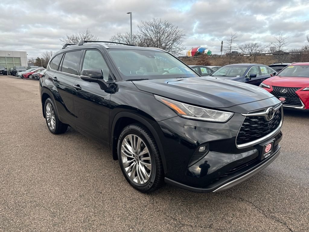 Used 2024 Toyota Highlander Platinum image 11