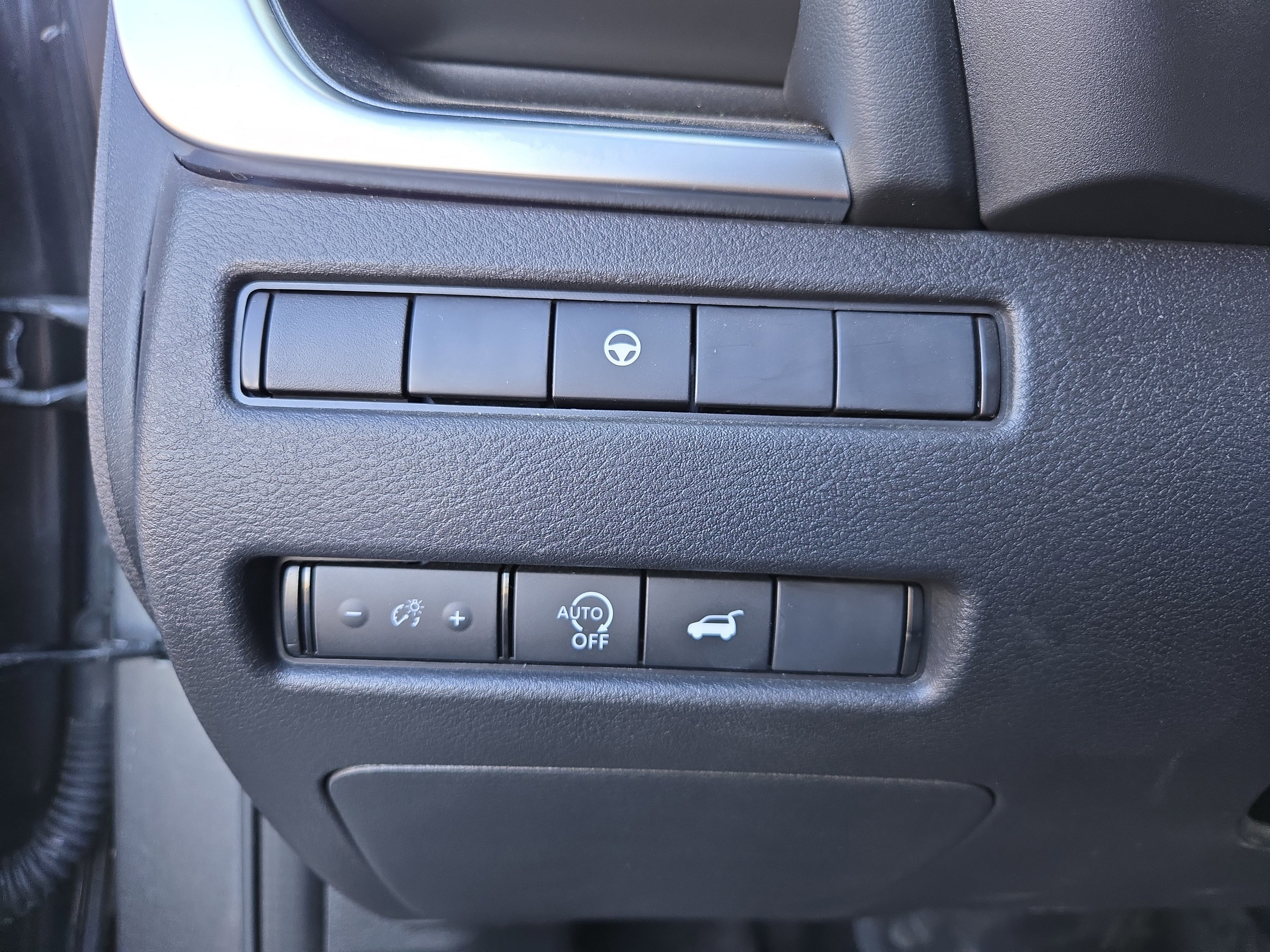 Certified 2025 Nissan Rogue SV w/ SV Premium Package image 17