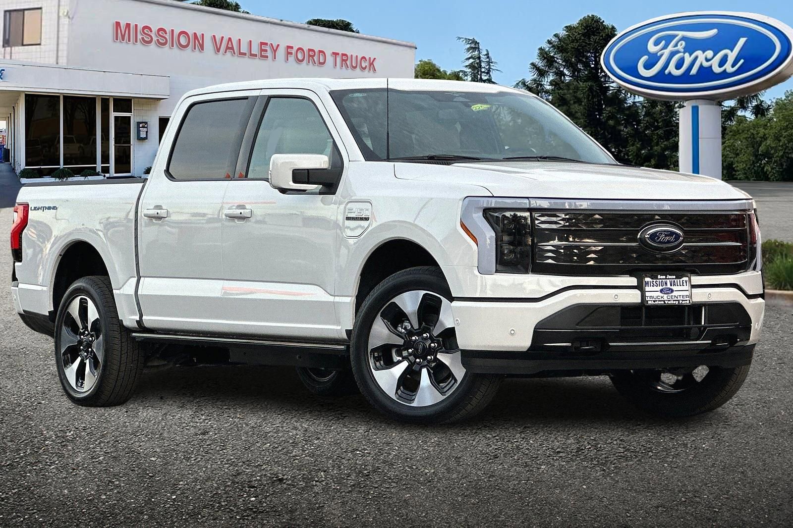 New 2023 Ford F150 Lightning Platinum AWD/4WD video 2