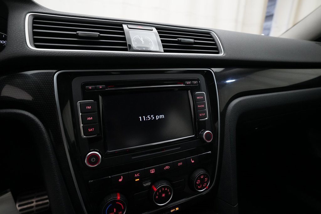 Used 2015 Volkswagen Passat 1.8T Sport image 6