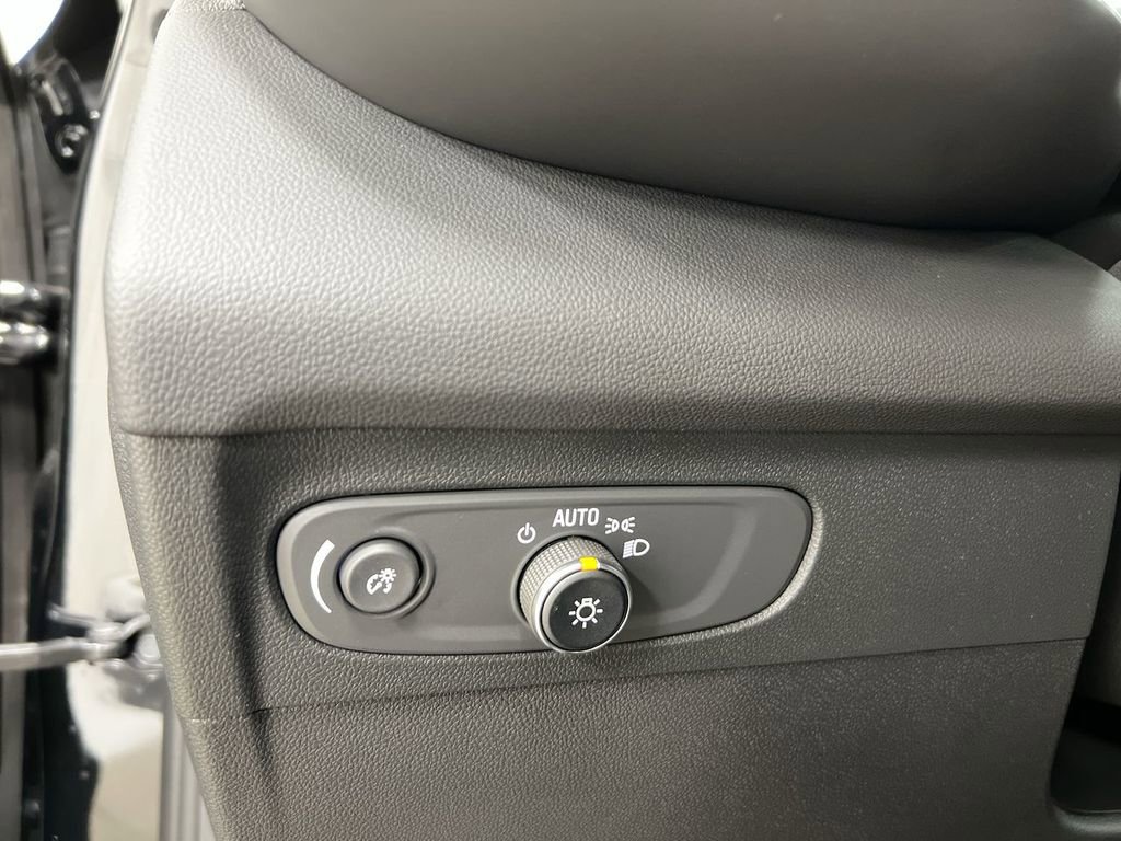 Used 2023 Buick Envision Essence w/ Sport Touring Package AWD/4WD image 17