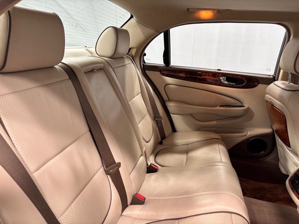 Used 2008 Jaguar XJ8 L image 25