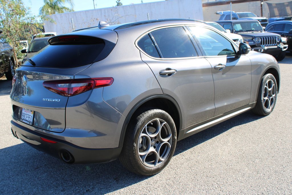 Used 2022 Alfa Romeo Stelvio Sprint image 4