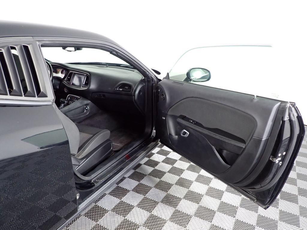 Used 2017 Dodge Challenger R/T w/ Blacktop Package RWD image 28