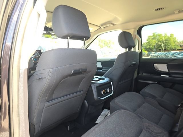 Used 2025 Ford Expedition Active AWD/4WD image 9