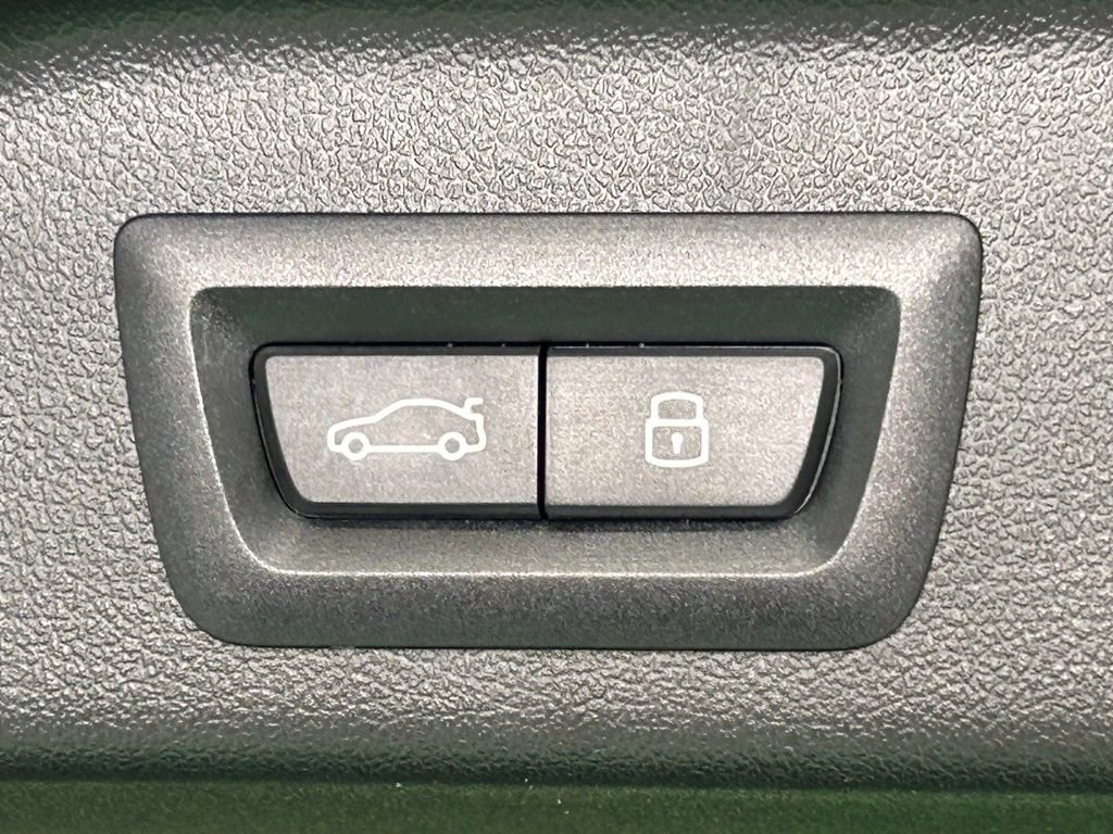 Used 2025 BMW X5 M Competition w/ Executive Package image 35