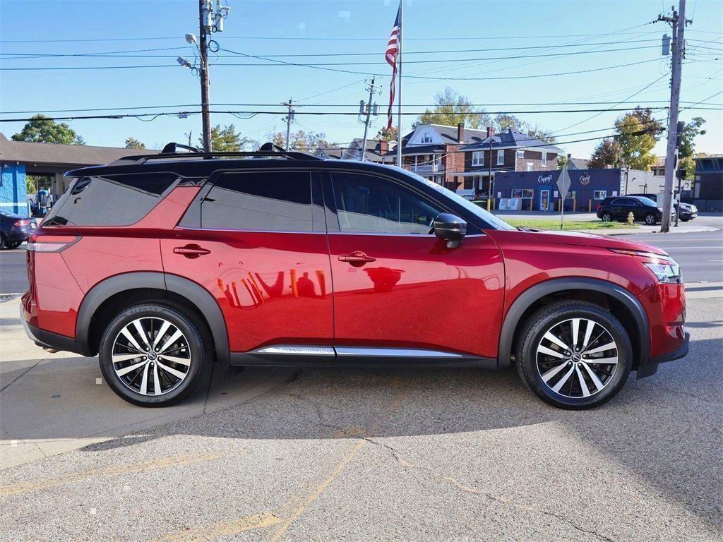 Used 2023 Nissan Pathfinder Platinum w/ Cargo Package image 6