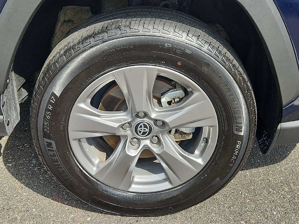 Certified 2025 Toyota RAV4 XLE FWD image 8