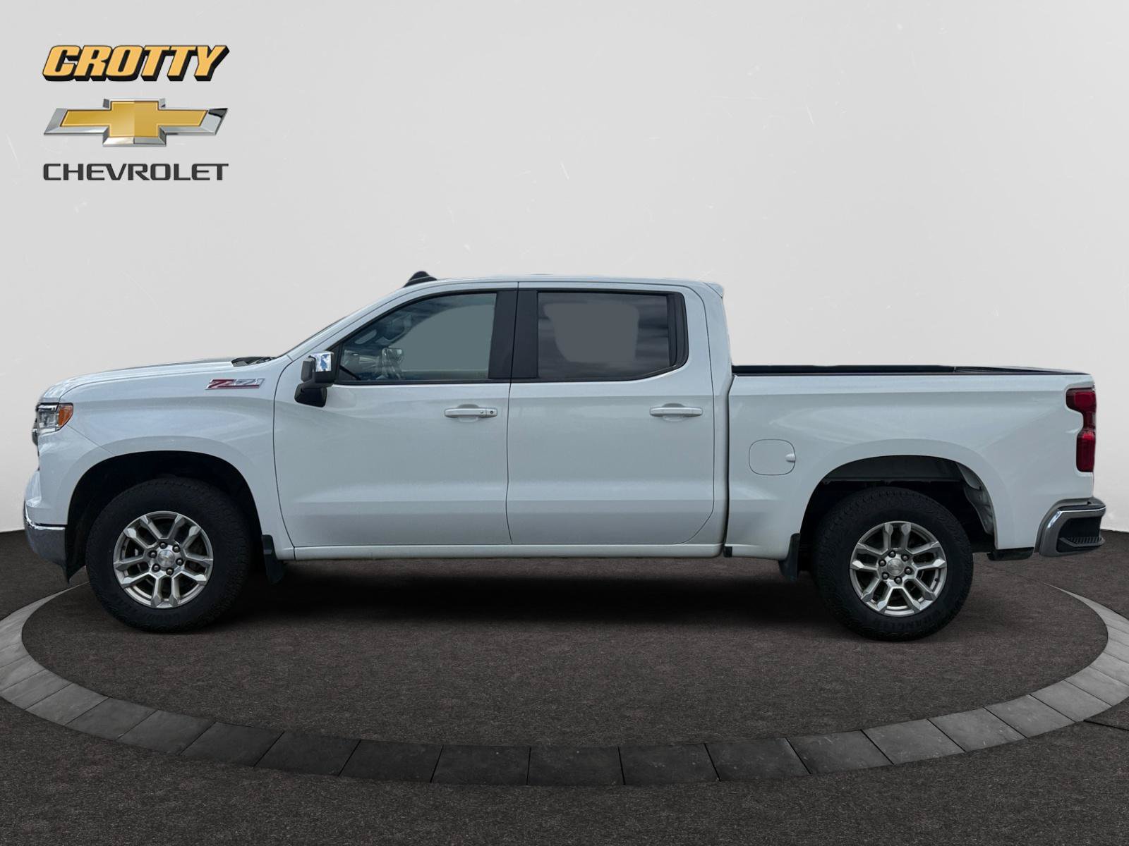 Used 2022 Chevrolet Silverado 1500 LT AWD/4WD image 2