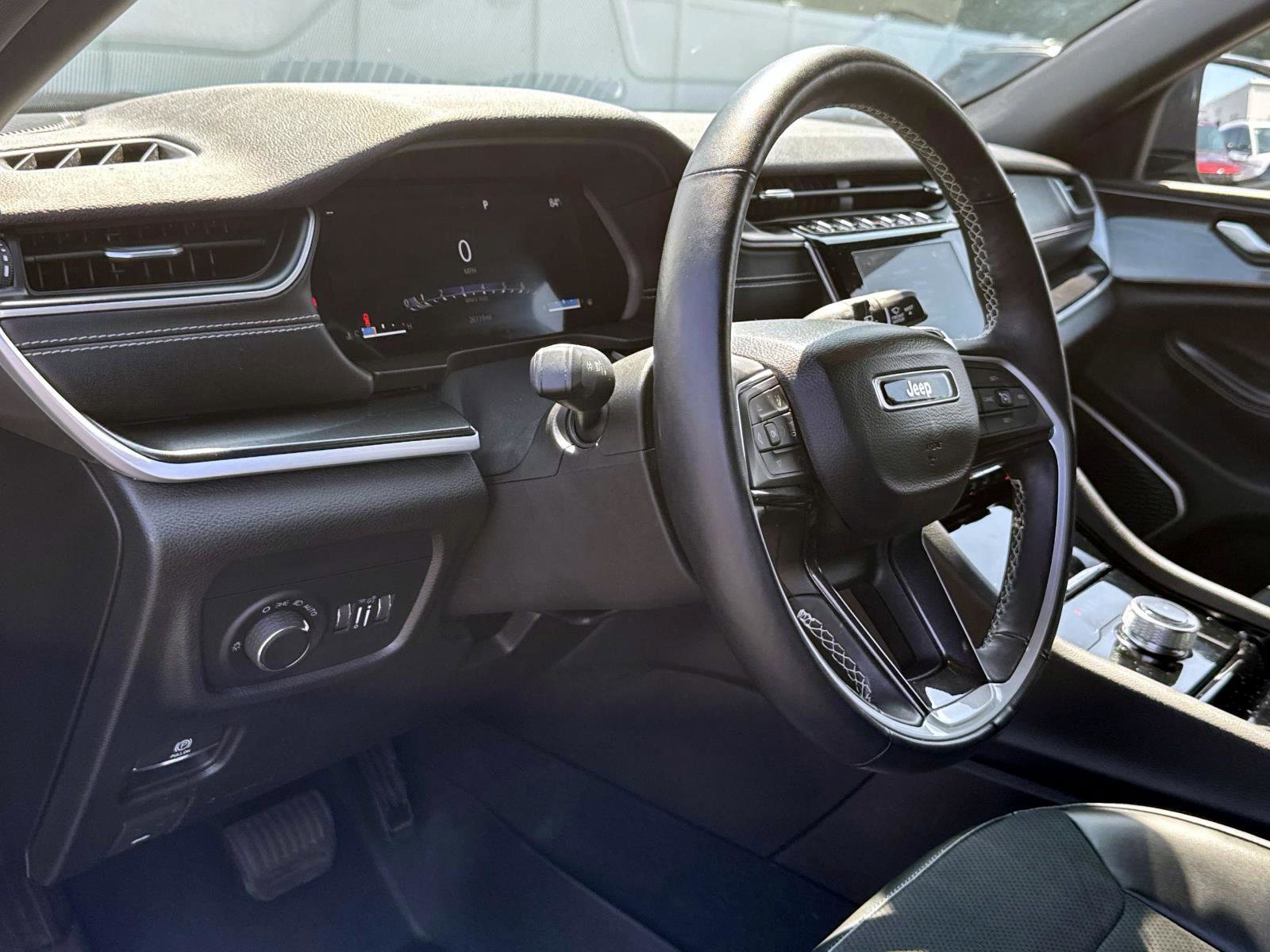 Used 2022 Jeep Grand Cherokee Altitude image 8