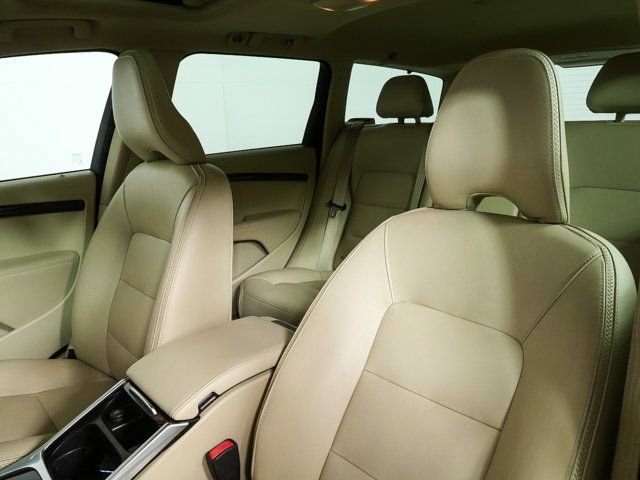 Used 2016 Volvo XC70 T5 Premier w/ Proximity Package image 5