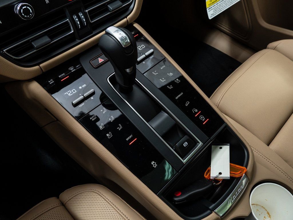 Used 2025 Porsche Macan image 17