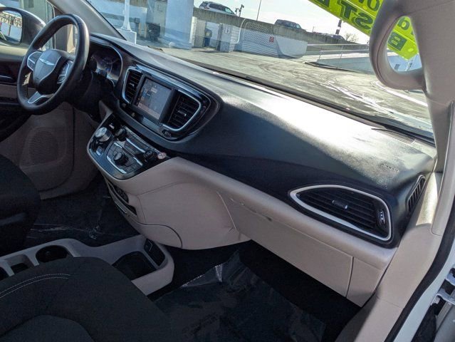 Used 2023 Chrysler Voyager LX image 6
