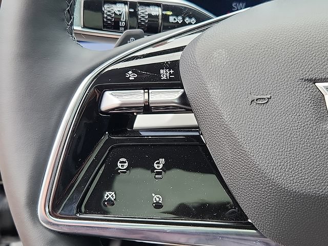 Certified 2025 Cadillac Optiq Luxury 2 AWD/4WD image 21